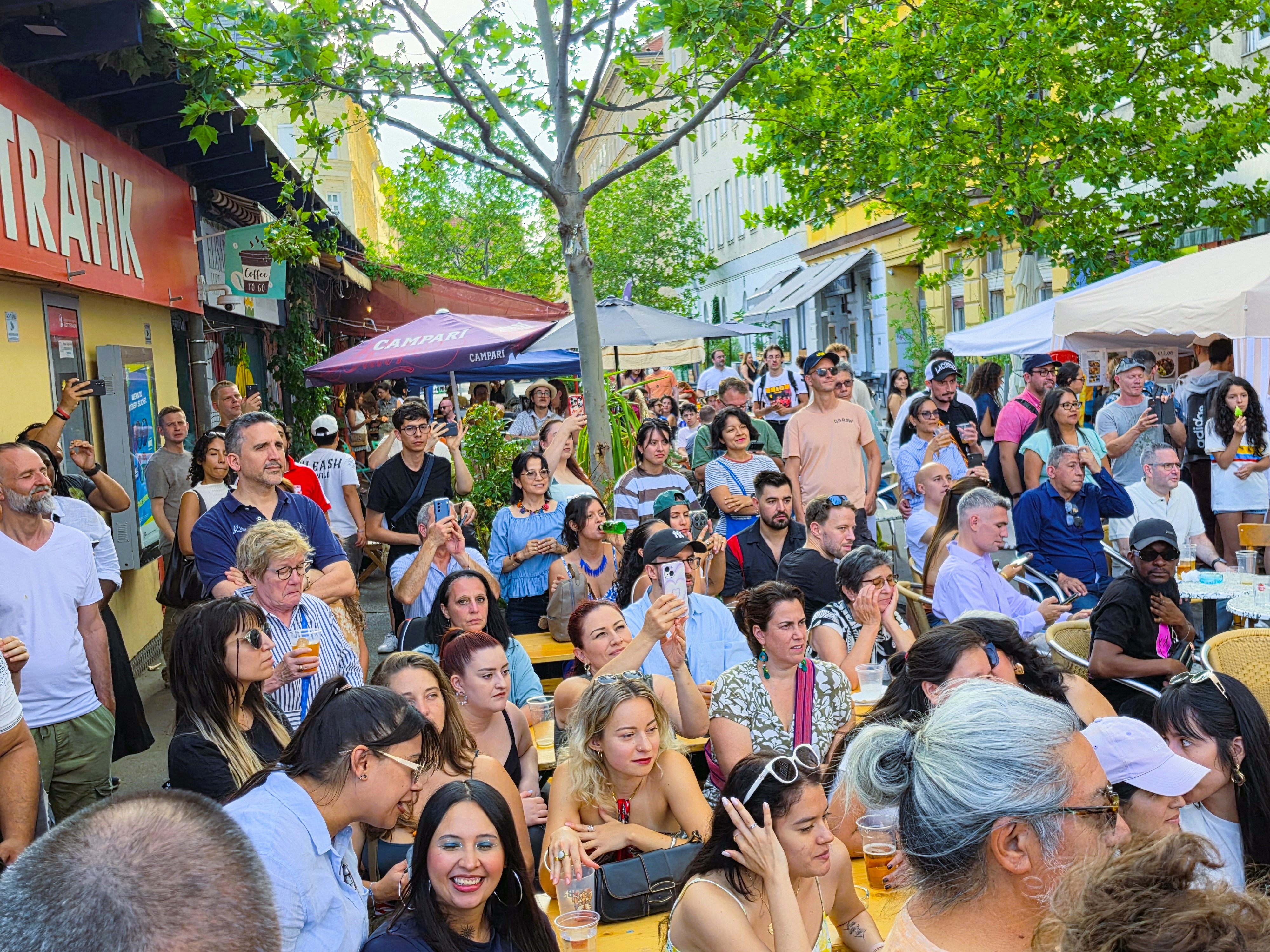 El Festival de Colombia, es una jornada dedicada a exaltar la riqueza cultural, artística y gastronómica del país y a fortalecer el intercambio intercultural con Austria