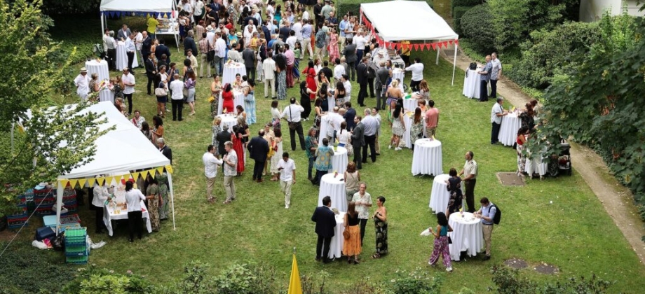 Embajada en Austria celebró el Día Nacional de Colombia en los jardines de la residencia