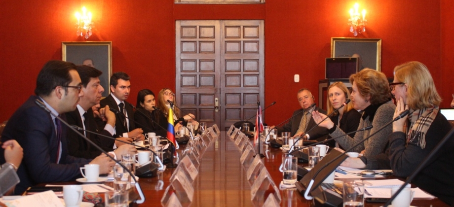 Delegaciones de Colombia y Austria dialogan sobre indicadores de seguridad en el país y los protocolos del Gobierno Nacional para atender desastres naturales