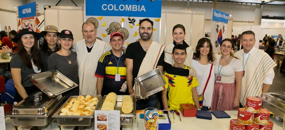 El Embajador de Colombia en Austria, Miguel Camilo Ruiz, participó en el Bazar 