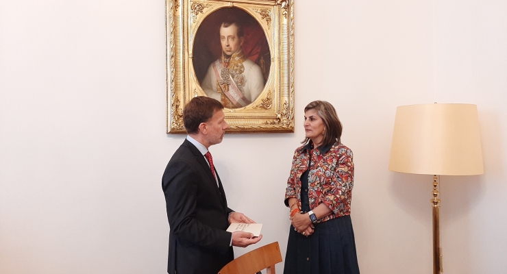 Embajadora de Colombia ante el gobierno de Austria, Laura Gil, presentó copias de sus cartas credenciales