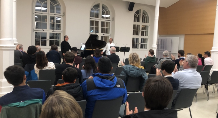 Profesor de flauta colombiano ofrece concierto inolvidable en la Universidad de Música y Artes Dramáticas de Viena gracias a alianza académica y cultural